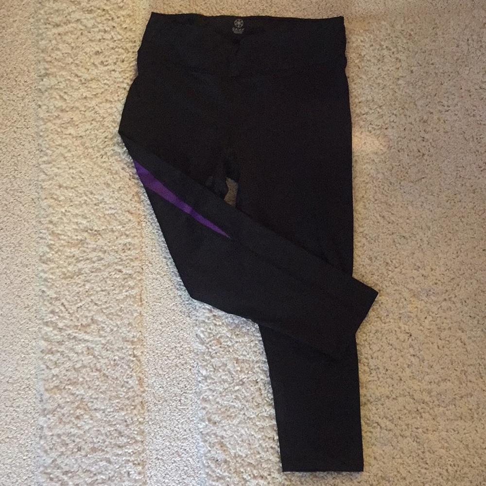 Black & purple workout capris